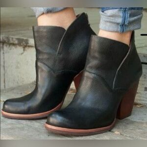 Kork-Ease Castaneda ankle boots. size 8.5